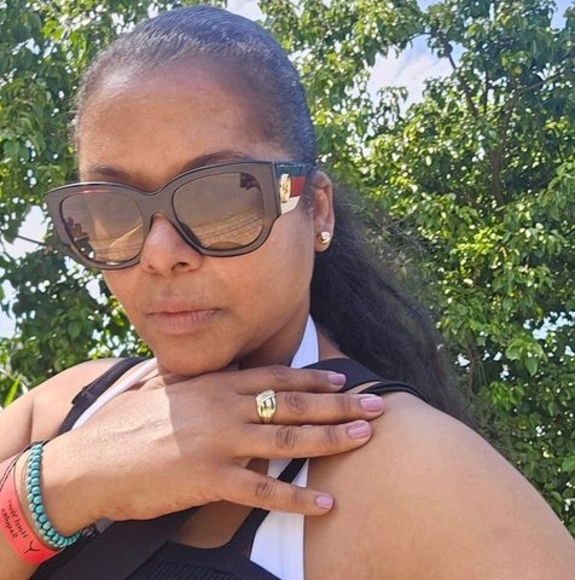 Meet your Posher, Cynthia - Picture 1 of 1